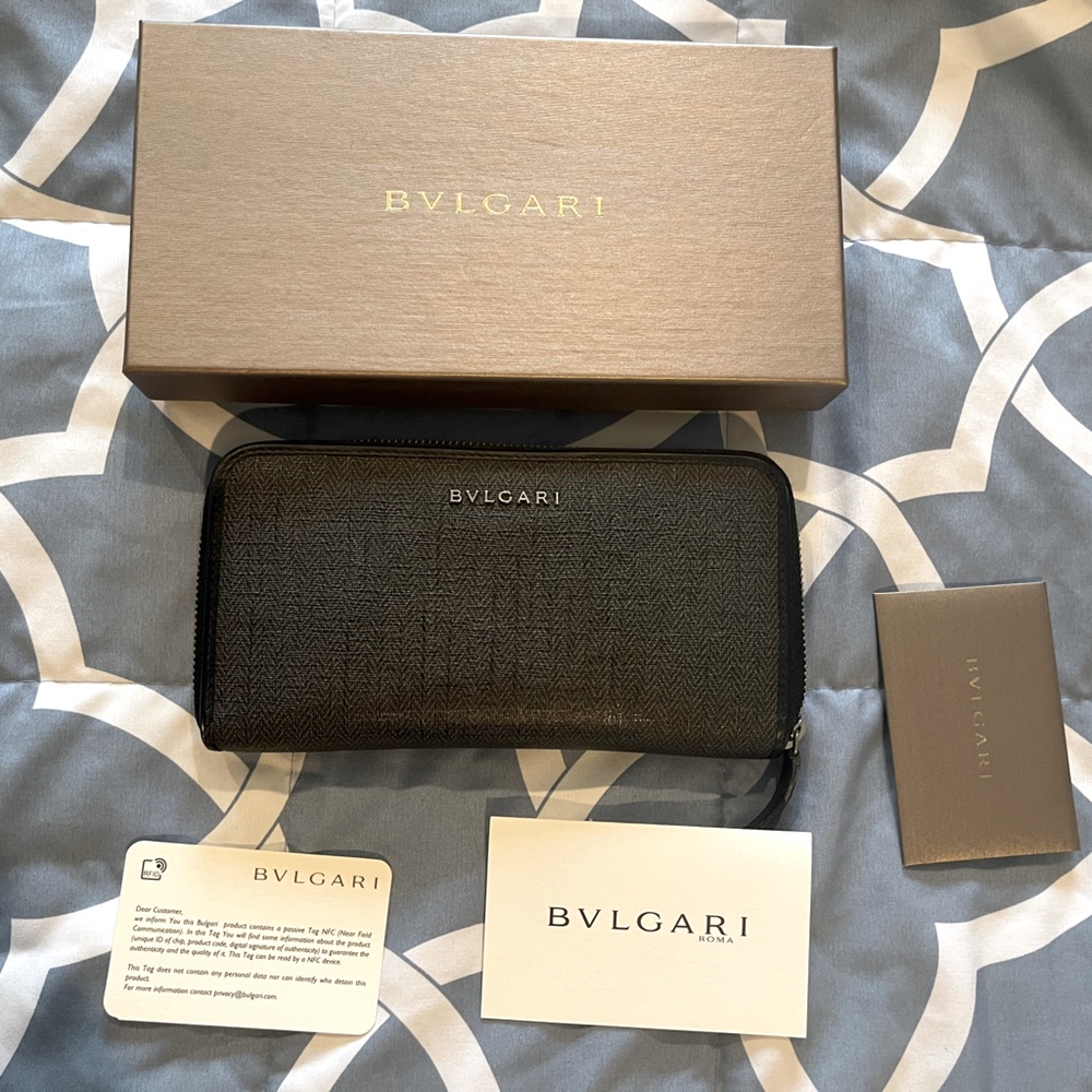 BVLGARI Weekend Zip Around
Wallet Purse 32587 Leather Black
Dark Grey Used